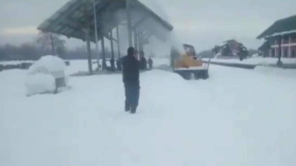 उत्तर भारत में ठंड का प्रकोप जारी (फोटो ANI)