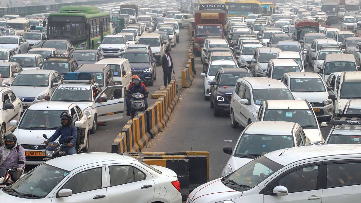 विरोध की वजह से लगा जाम (PTI)