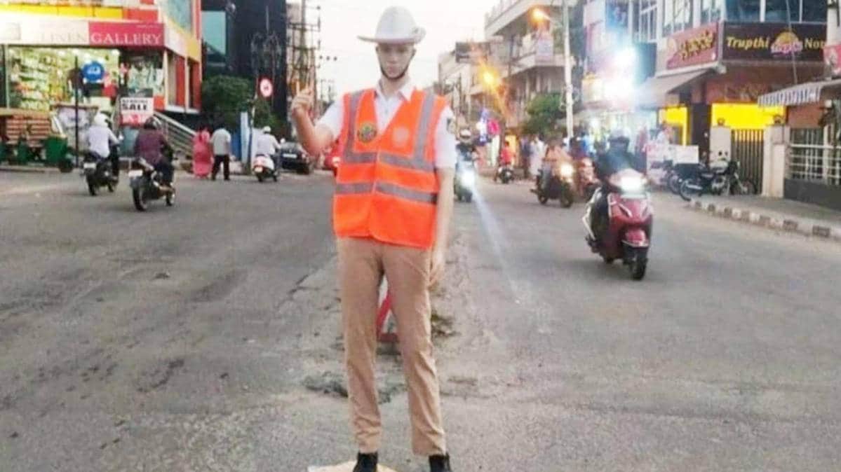 The police think that the mannequins will act as a deterrent to traffic violators it small junctions.