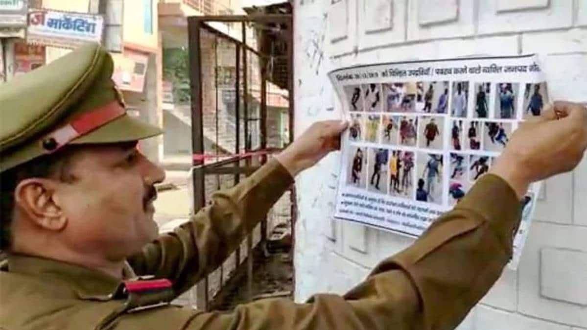 हिंसक प्रदर्शनकारियों की तस्वीरें (फोटो-PTI)