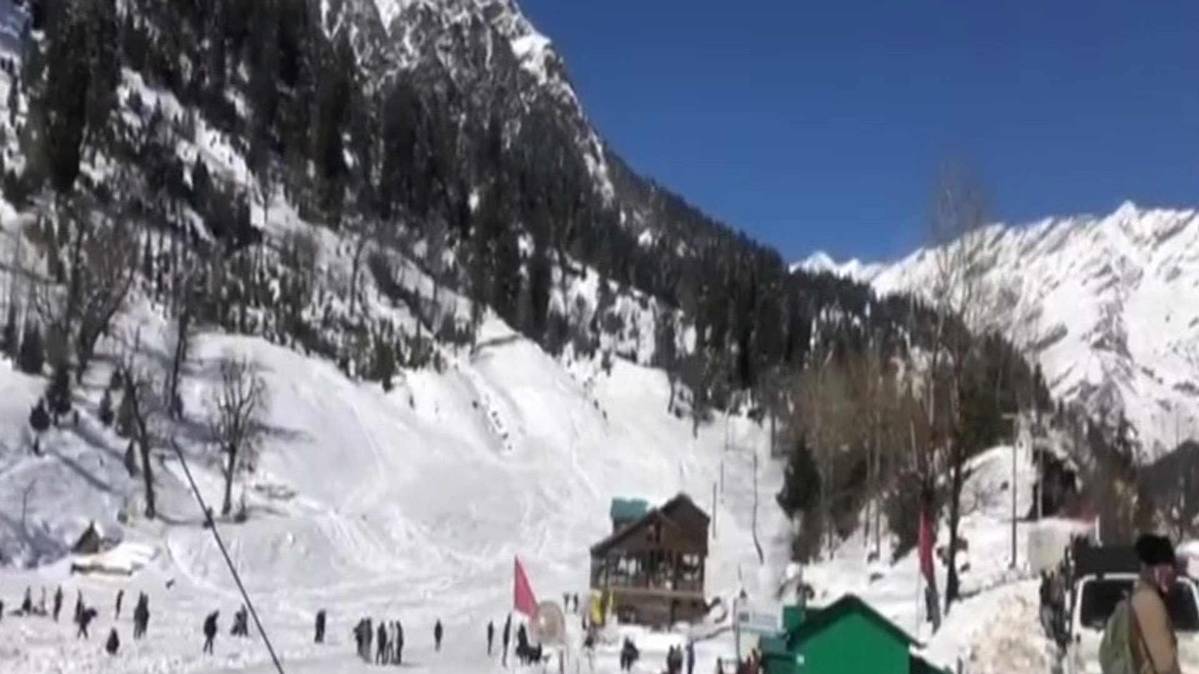 ठंड से ठिठुरा उत्तर भारत (PHOTO ANI)