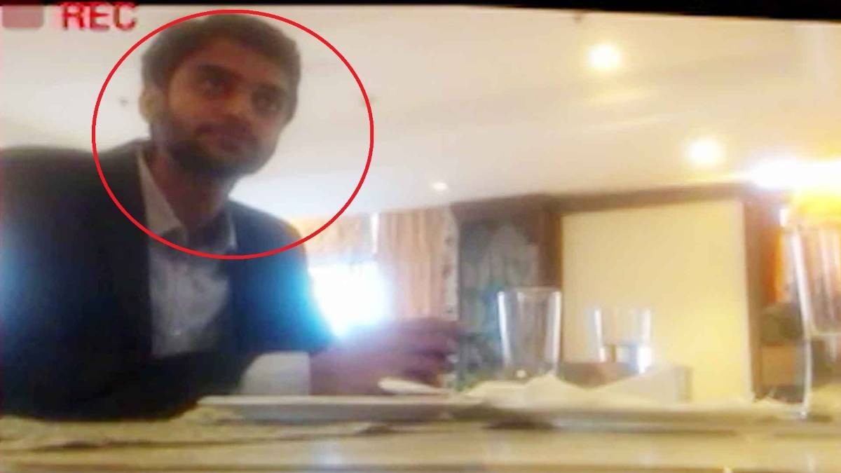 स्टिंग ऑपरेशन में ABVP कार्यकर्ता अक्षत अवस्थी