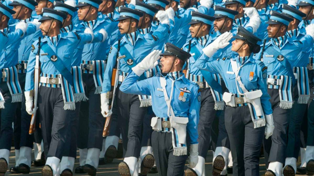 गणतंत्र दिवस पर राजपथ पर परेड के दौरान वायुसेना (फोटो- PTI)