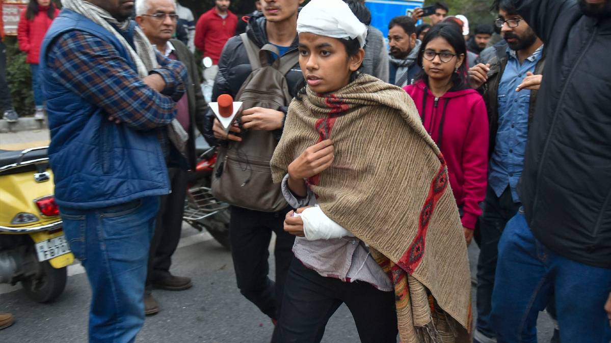 छात्र संघ अध्यक्ष आइशी घोष(फोटो-PTI)