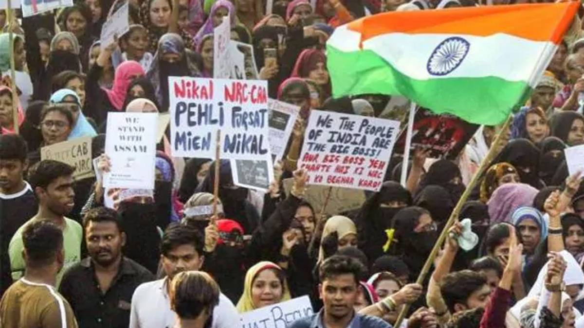 मुंबई में प्रदर्शन (PTI)