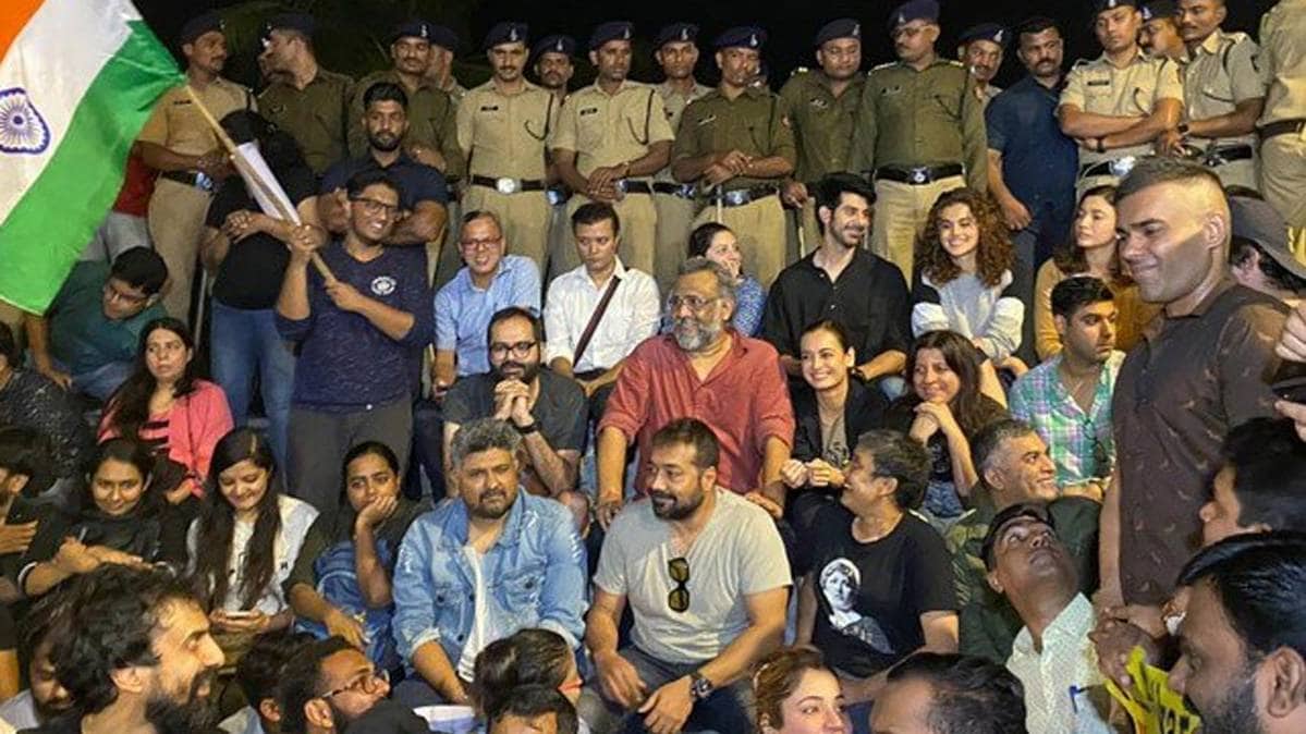 मुंबई में JNU हिंसा के खिलाफ बॉलीवुड का विरोध प्रदर्शन