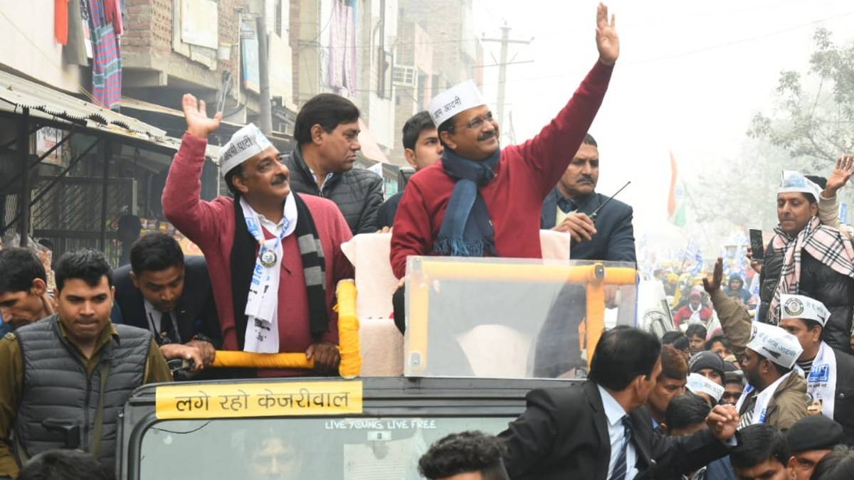 बादली इलाके में सीएम केजरीवाल का रोड