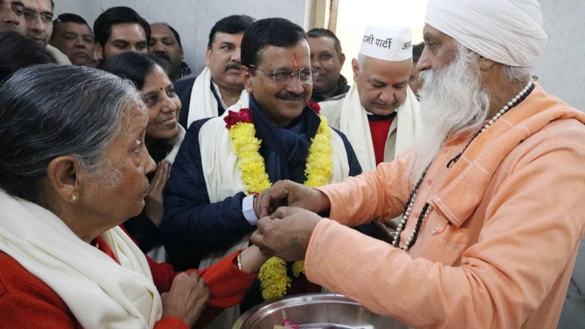 वाल्मीकि मंदिर पहुंचे CM Arvind Kejriwal