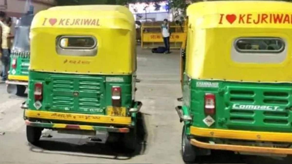 ऑटो पर आई लव केजरीवाल लिखा तो कटा चालान