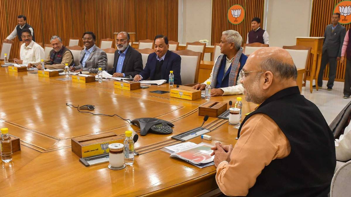 मीटिंग के दौरान अमित शाह (फाइल फोटो)