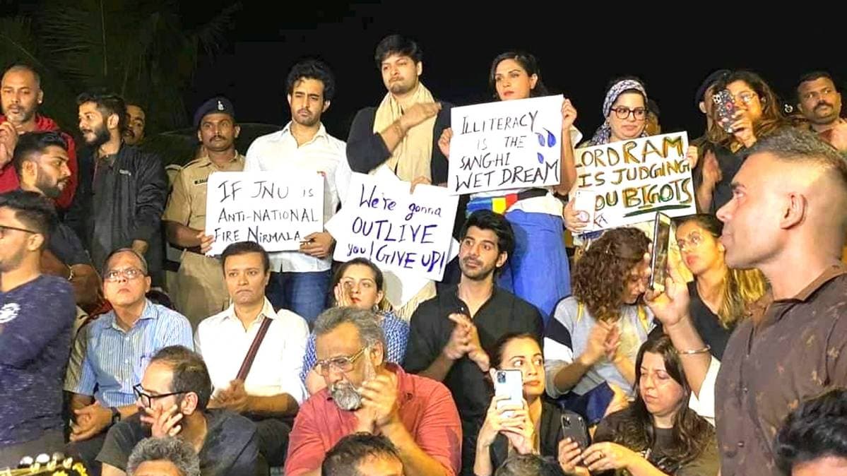 मुंबई में JNU हिंसा के खिलाफ बॉलीवुड का विरोध प्रदर्शन