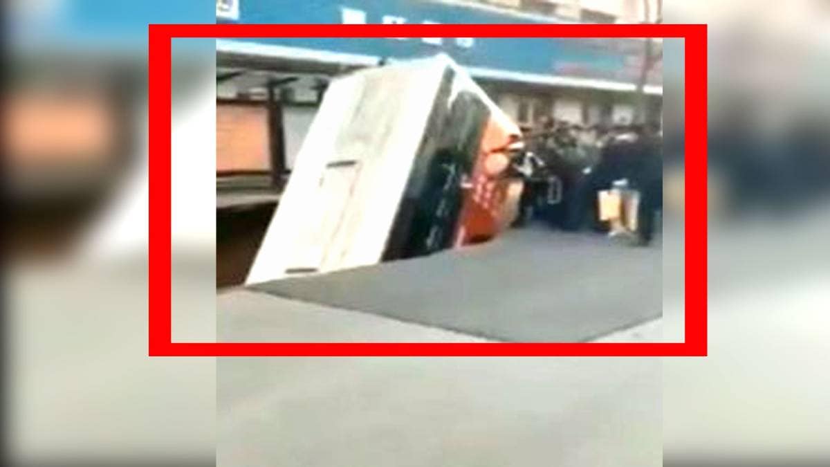 सड़क धंसने से हादसा