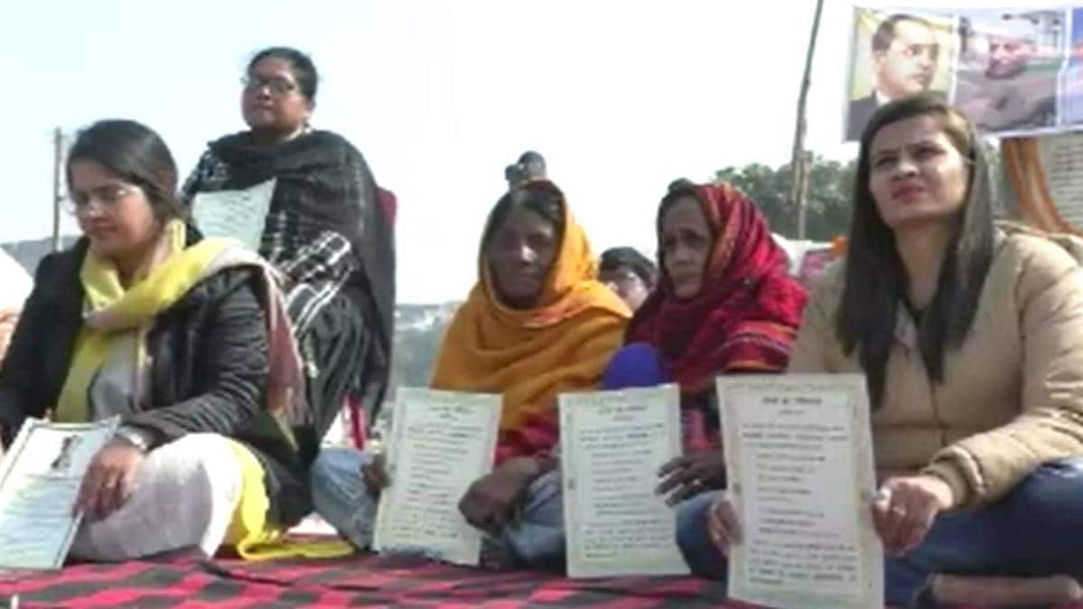 CAA के विरोध में प्रदर्शन करती महिलाएं
