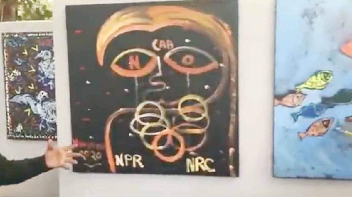 कलाकारों ने कैनवस पर की पेंटिंग