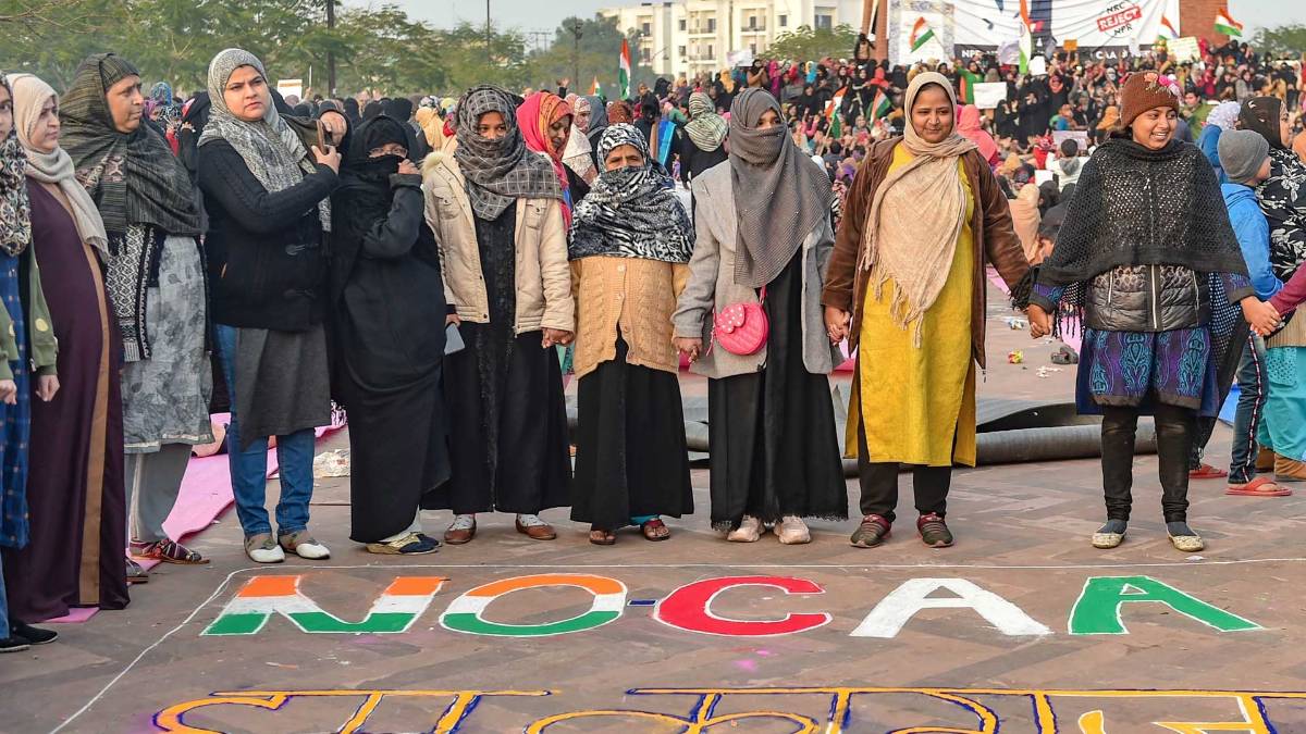 लखनऊ में CAA के खिलाफ महिलाओं का प्रदर्शन जारी (PTI)