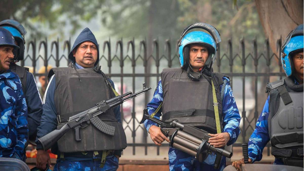 सुरक्षाबल तैनात (फोटो-PTI)