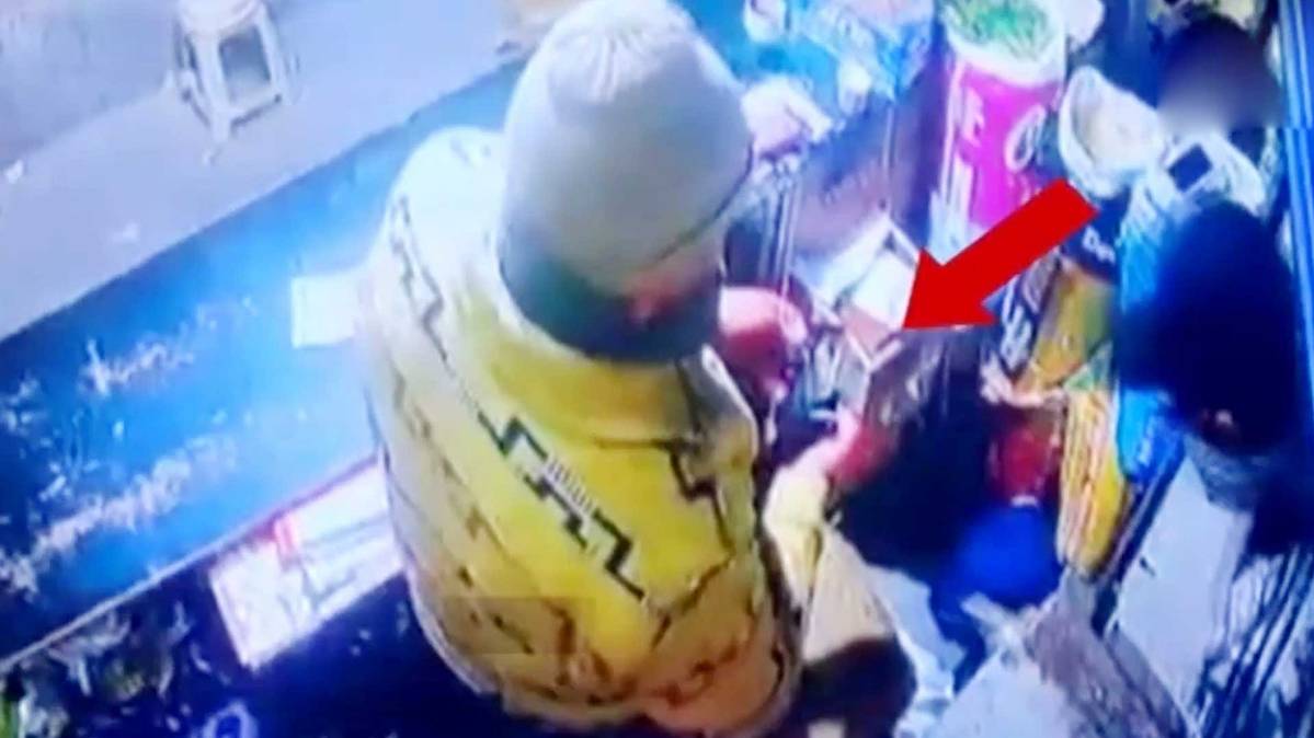 CCTV फुटेज में कैद लूट की वारदात