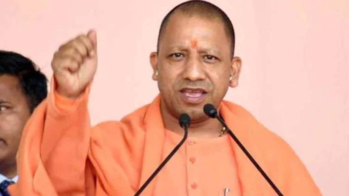 योगी आदित्यनाथ (Twitter)