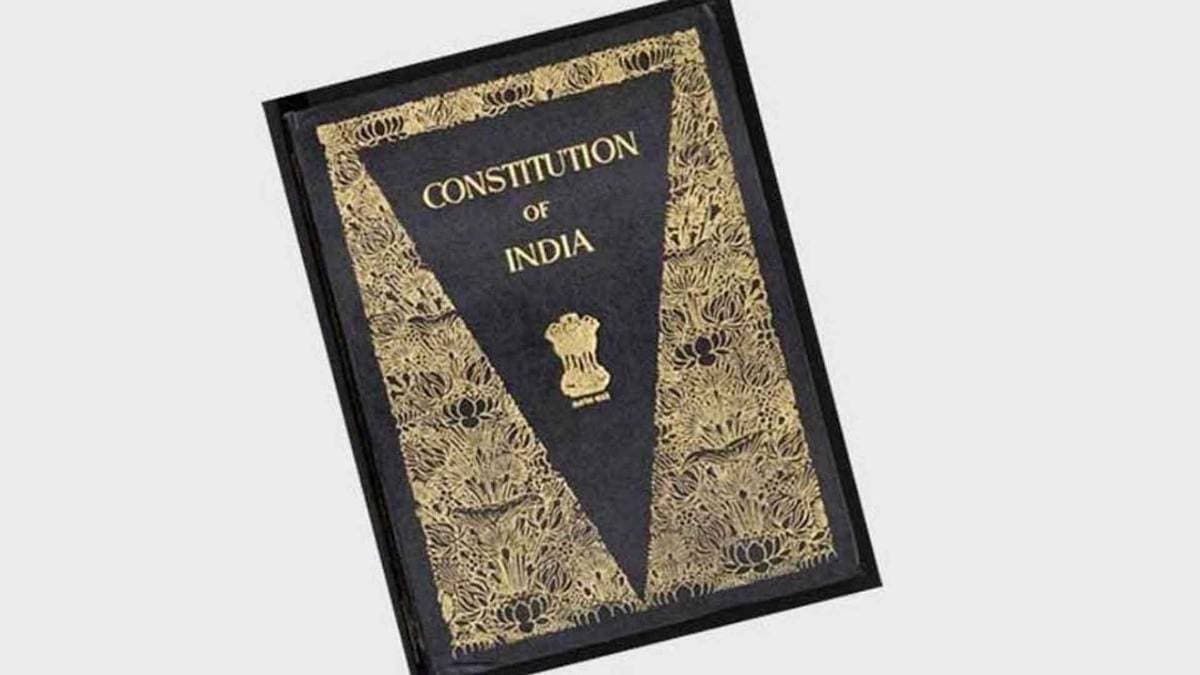 भारत के संविधान की किताब