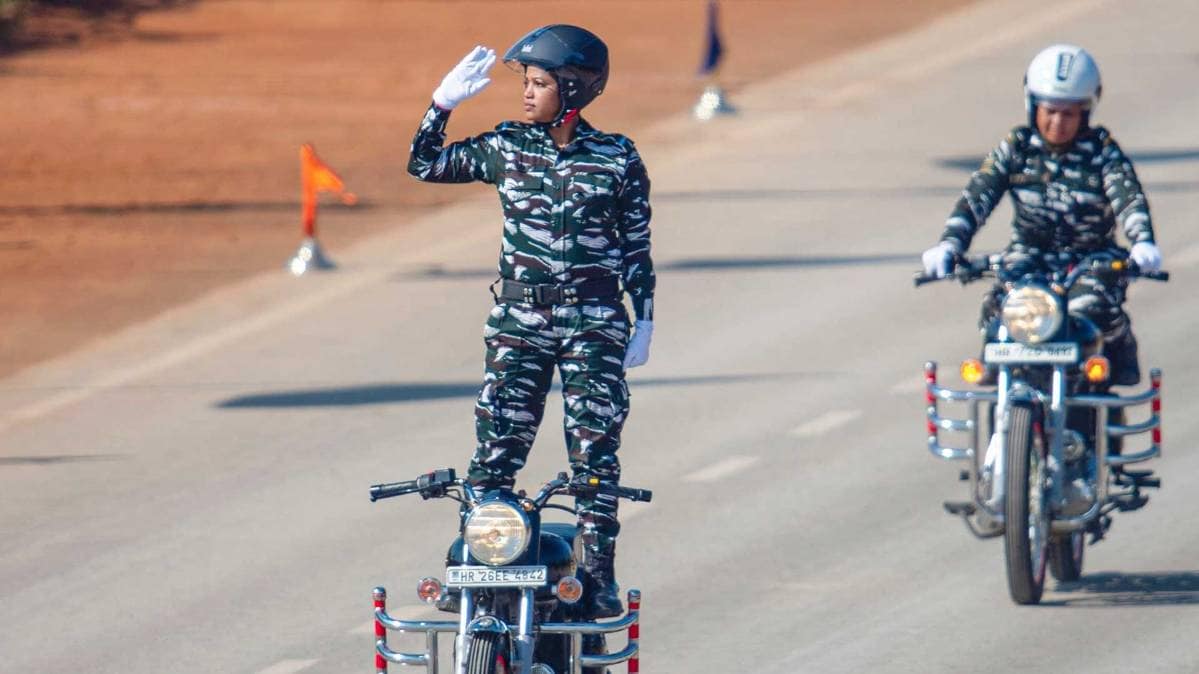 CRPF डेयरडेविल्स राजपथ पर प्रेक्टिस करते हुए (PTI)