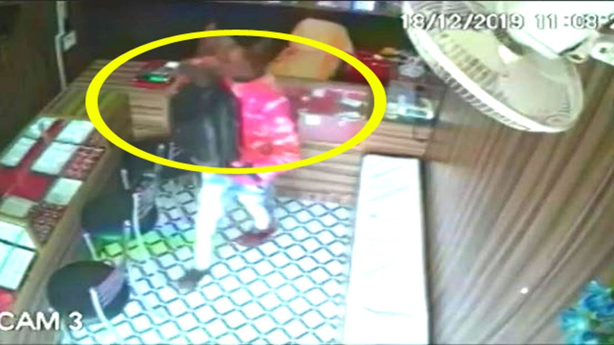 ज्वैलरी शॉप में चोरी