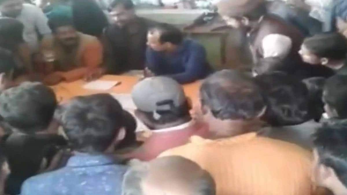 रिसर्च टीम को सर्वेयर समझकर लोगों ने बनाया बंधक (Video Team)