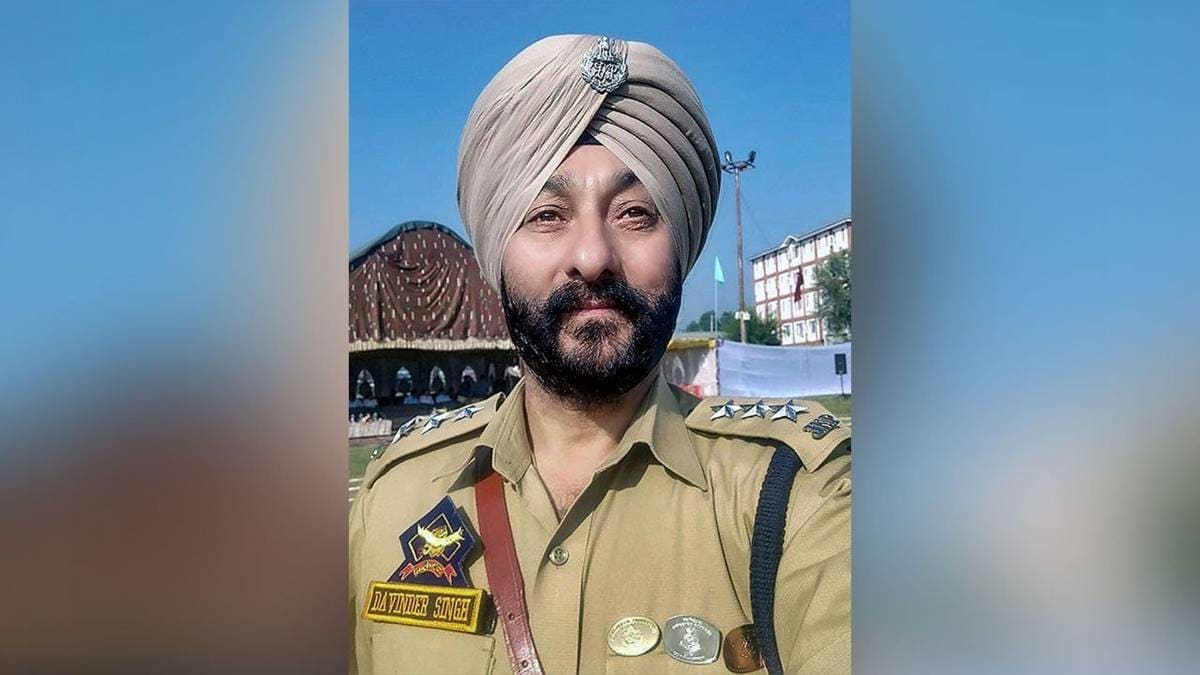 कटघरे में DSP देवेंद्र सिंह (Photo-PTI)