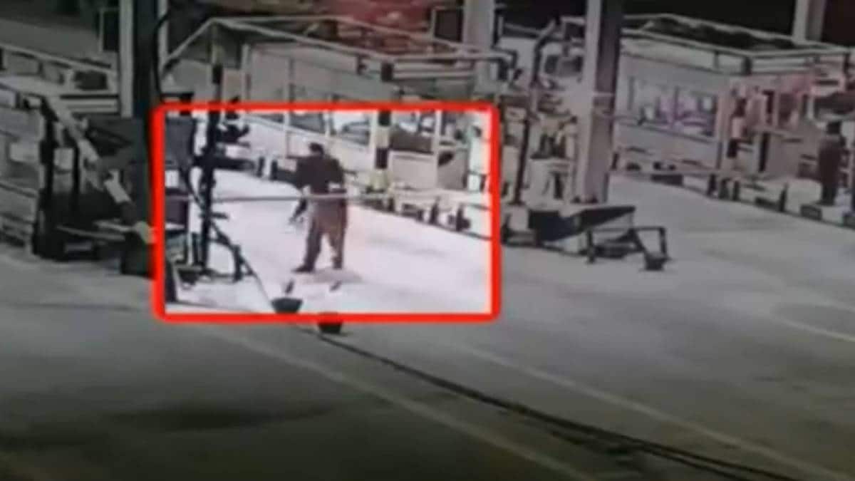 दरोगा ने दिखाई वर्दी की धौंस