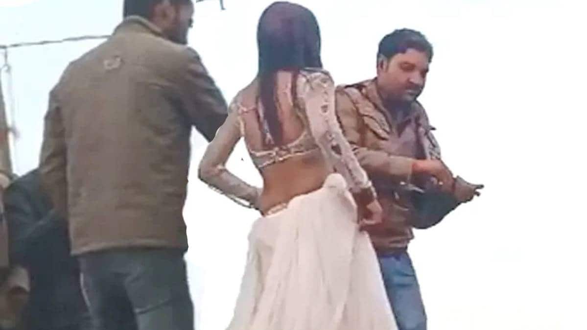 पंचायत चुनाव में जीत पर तमंचे से हवाई फायरिंग