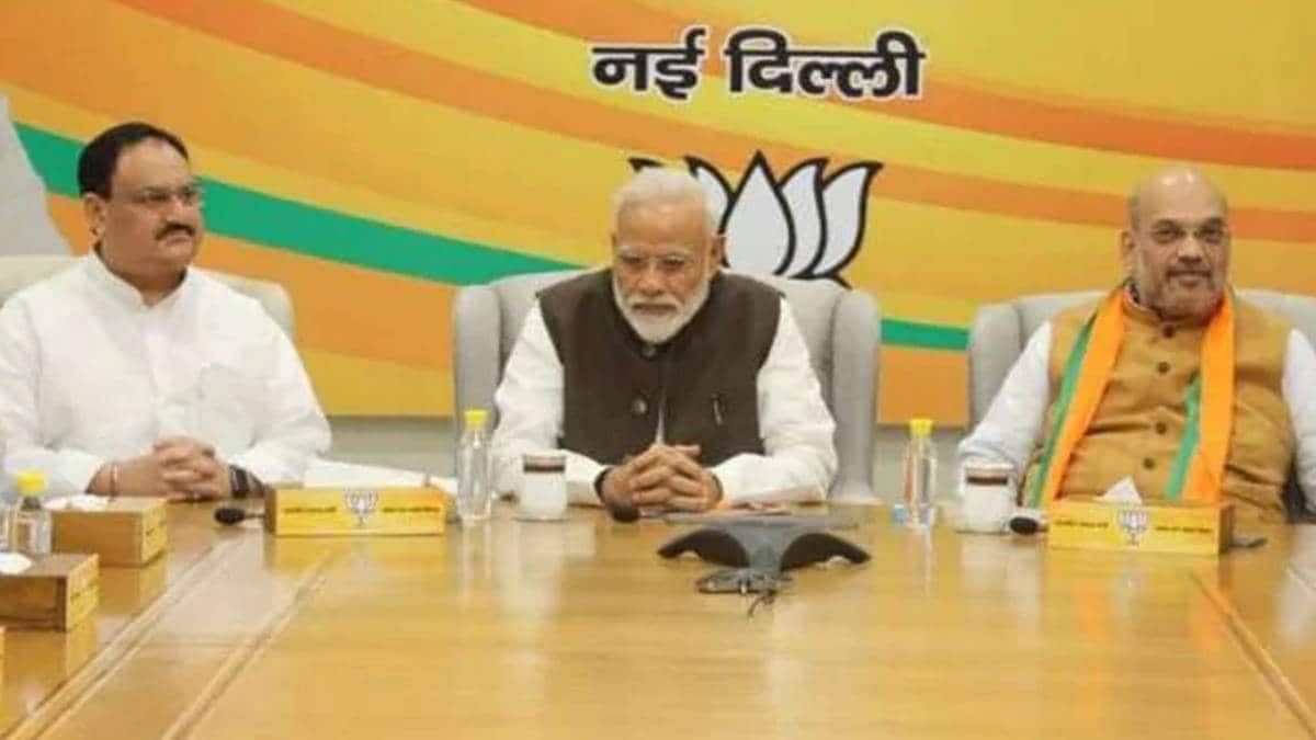 प्रधानमंत्री नरेंद्र मोदी के साथ अमित शाह और जेपी नड्डा (फाइल फोटो, फेसबुक)