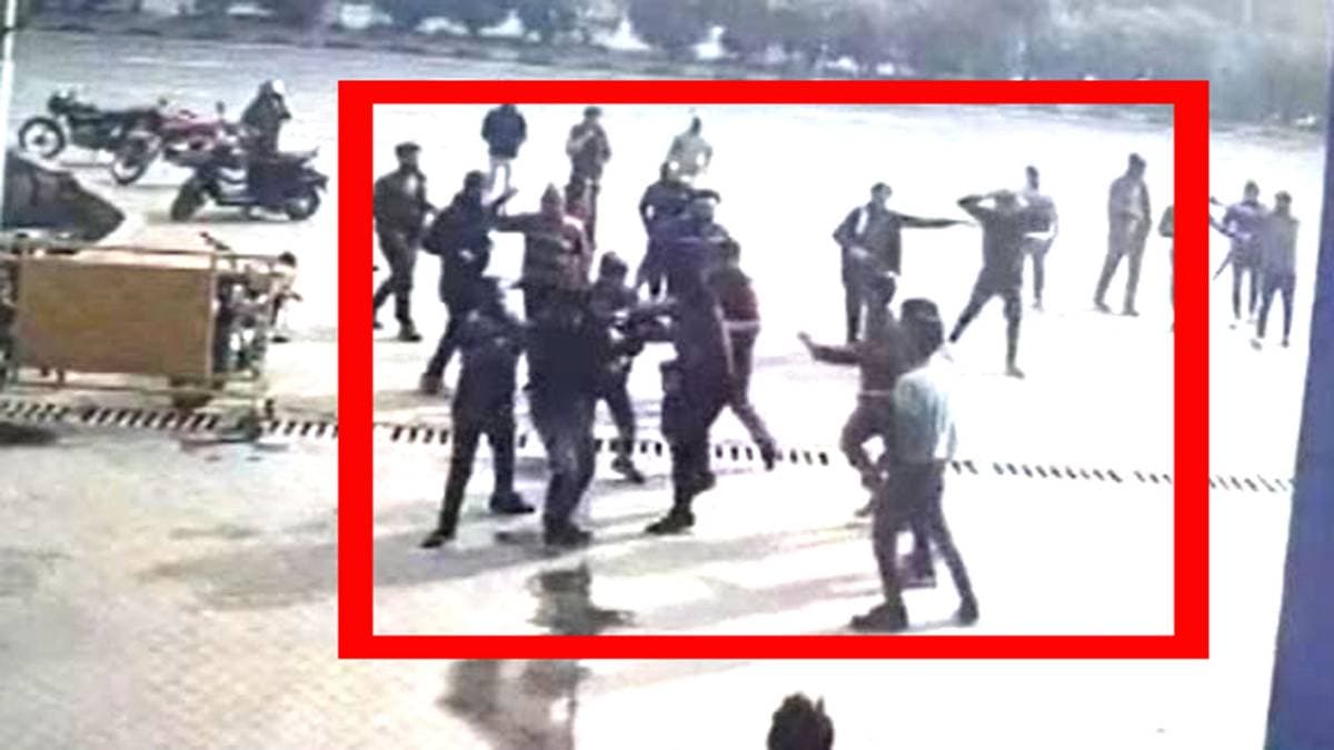 सीएनजी पम्प सुपरवाइजर को लात-घूंसों से पीटा