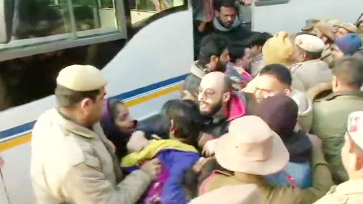 9 बज गए (फोटो ANI)