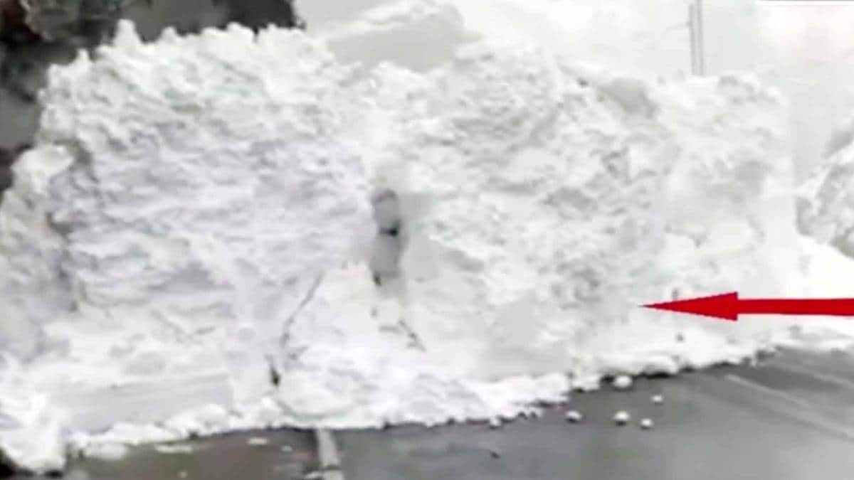 बर्फ के पहाड़ की वीडियो वायरल