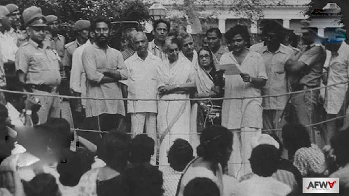 इंदिरा गांधी संग सीताराम येचुरी की एक वायरल फोटो