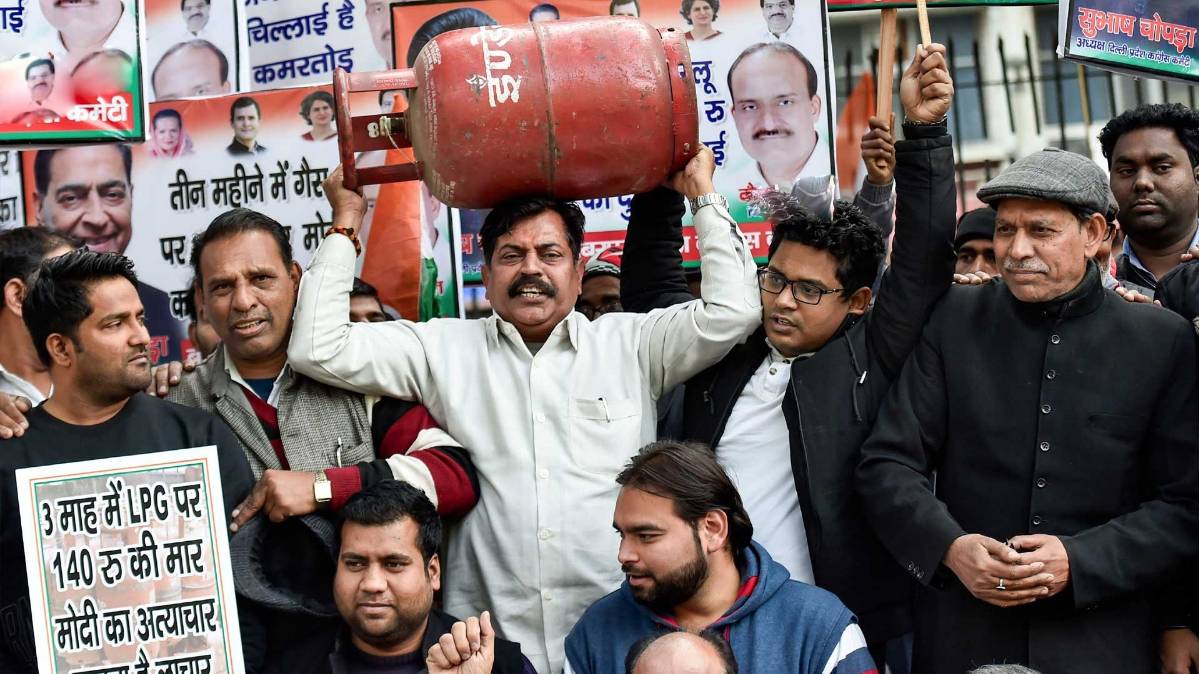 महंगाई के खिलाफ प्रदर्शन (फोटो-PTI)