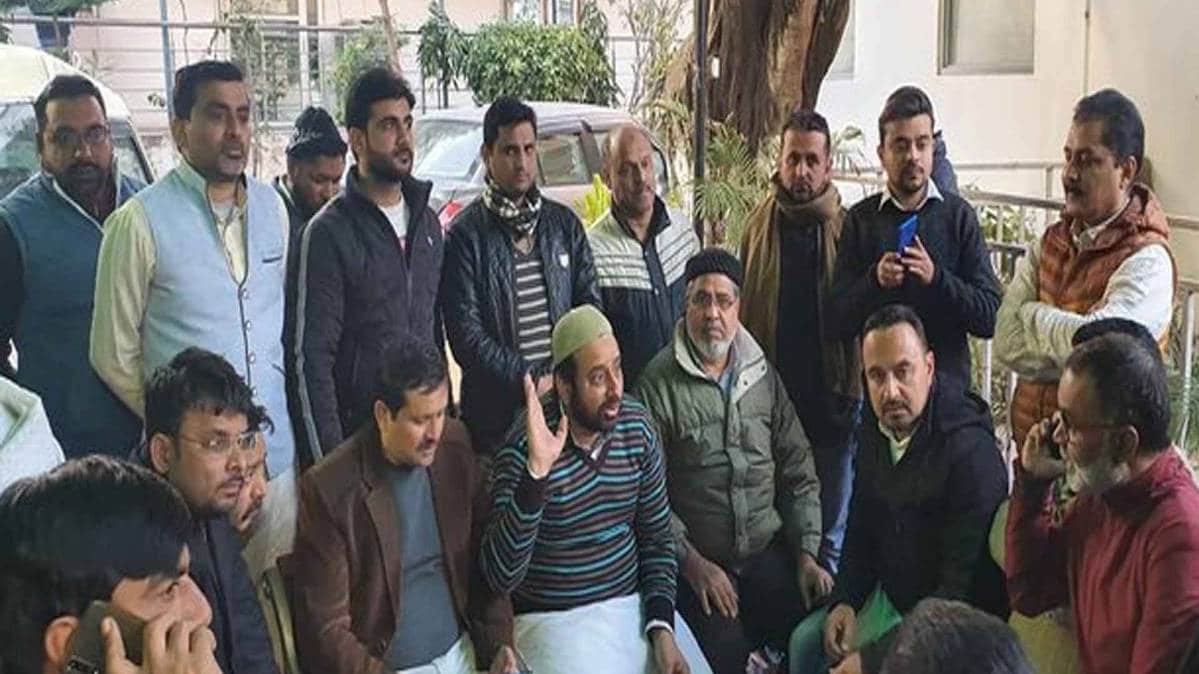 अमानतुल्लाह खान की गिरफ्तारी के बाद घेरा जामिया थाना