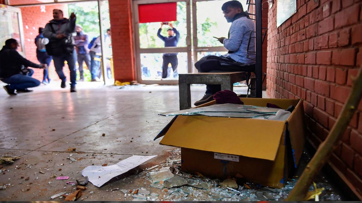 जेएनयू में हिंसा (फोटो-PTI)