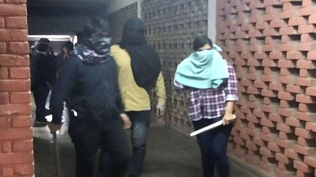 JNU में 5 जनवरी को हुई हिंसा(फोटो-PTI)