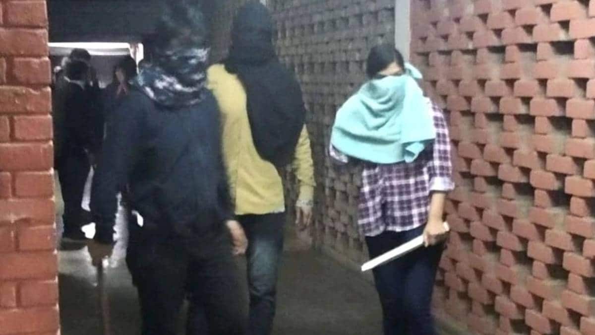 JNU में हिंसा (PTI)