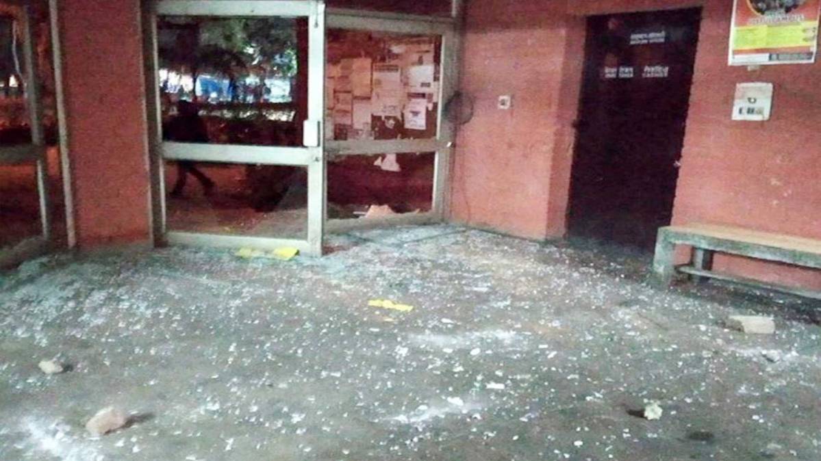 JNU कैंपस में ABVP-लेफ्ट में भीषण भिड़ंत (फोटो-PTI)