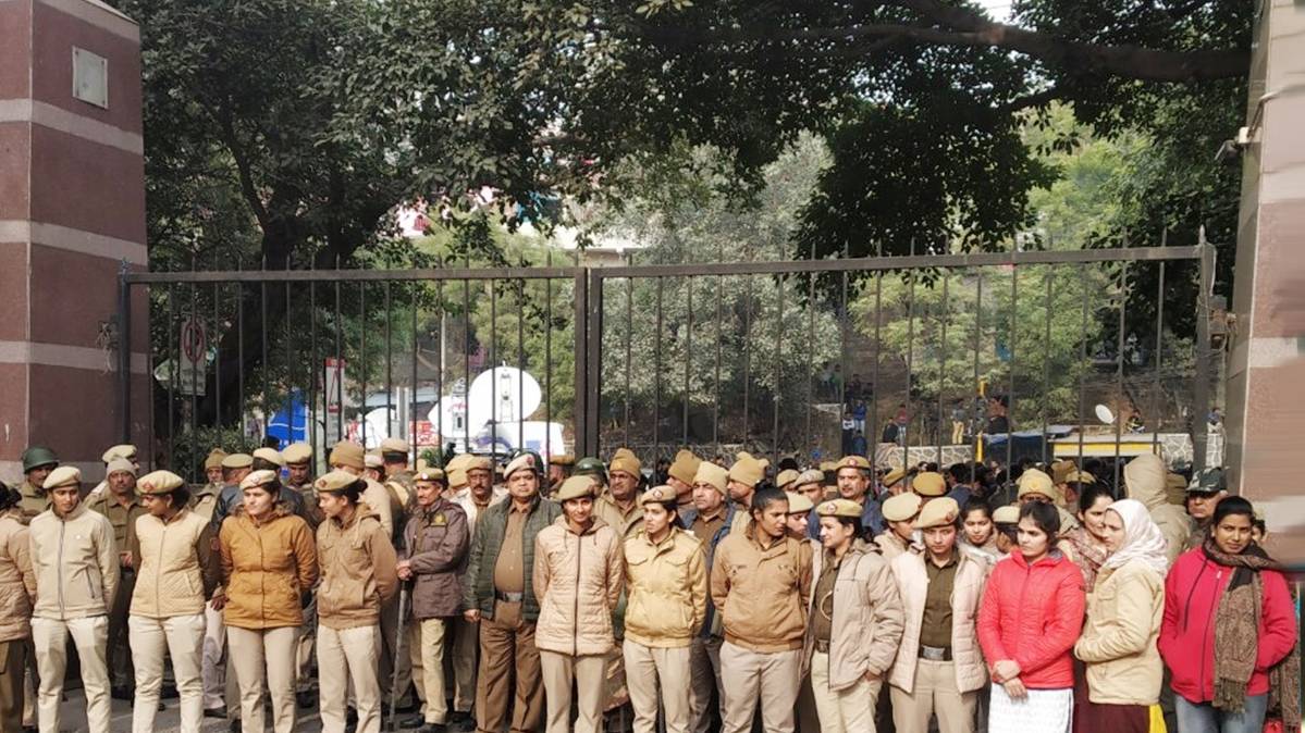 JNU violence के बाद बढ़ाई गई सुरक्षा