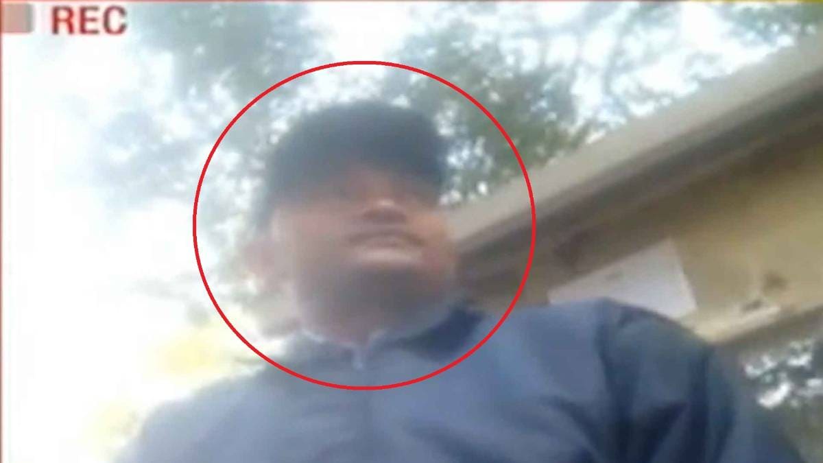 आजतक sting के दौरान बोला JNU कैंपस में तैनात सिक्योरिटी गार्ड