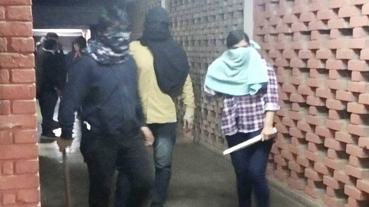 JNU कैंपस में ABVP-लेफ्ट में भीषण भिड़ंत