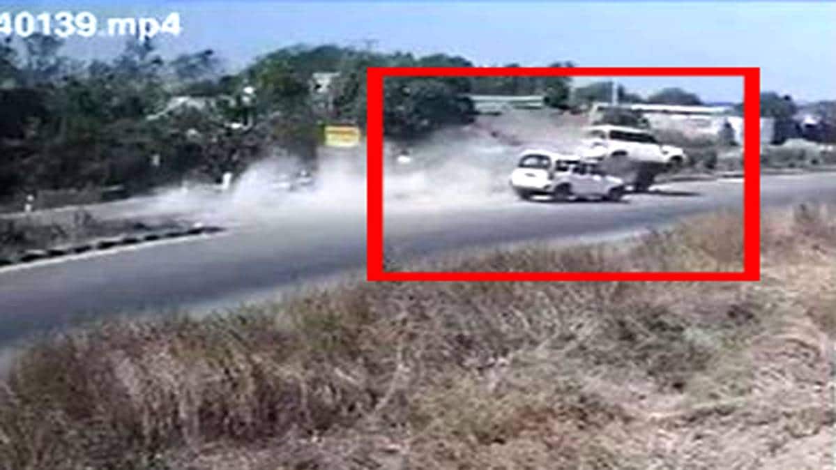 बेकाबू कार ने बाइक सवार को कुचला