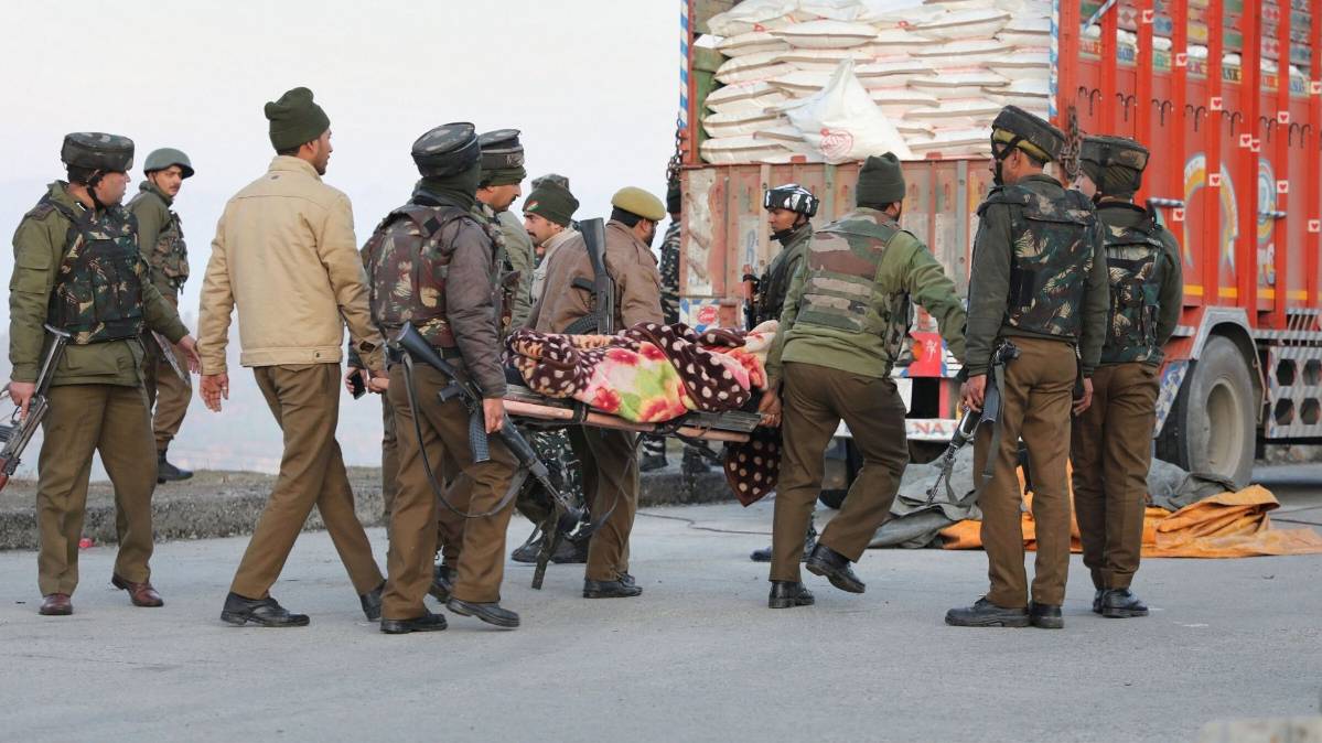 जम्मू-श्रीनगर हाईवे पर सीआरपीएफ पोस्ट के पास आतंकियों और सुरक्षाबलों में मुठभेड़ (फाइल-पीटीआई)