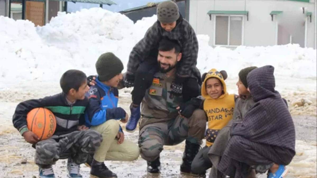 कश्मीर में सेना ने अलग अंदाज में जश्न मनाया