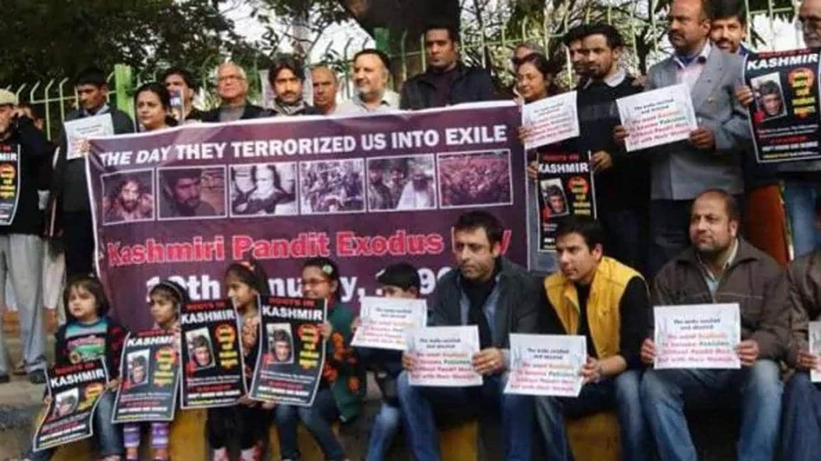 घर वापसी के लिए प्रदर्शन करते कश्मीरी पंडित (फाइल फोटो-पीटीआई)