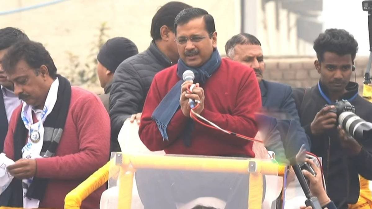 ईस्ट दिल्ली में सीएम केजरीवाल का रोड शो