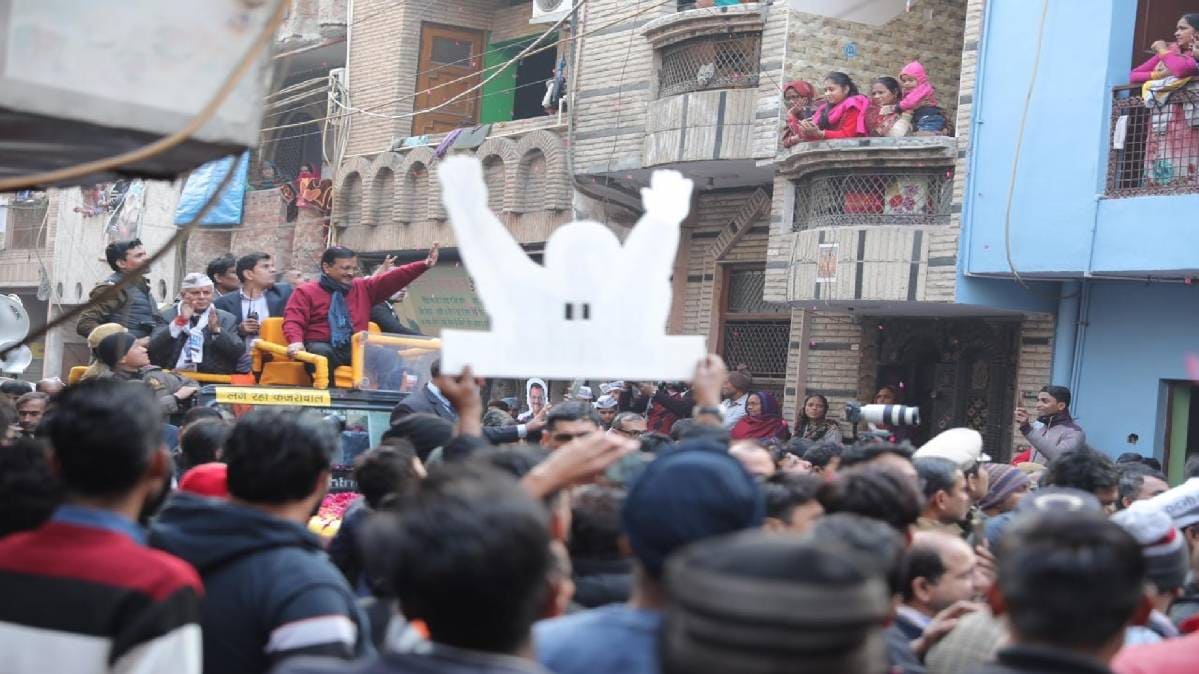 अरविंद केजरीवाल ने बादली विधानसभा में पहला रोड शो किया. (AAP/Twitter)