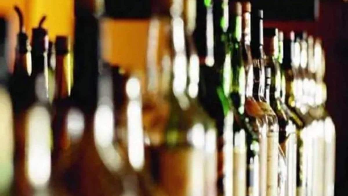शराब की फैक्ट्री का भंडाफोड़